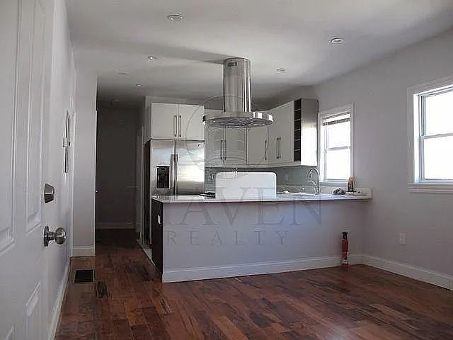 1st image of 52 Orchard St #2