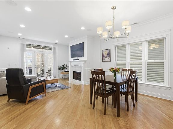 5th image of 723 W Diversey Pkwy APT 2E
