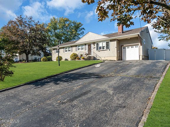 5th image of 135 Irwin Place