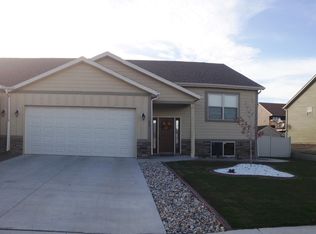 937 22nd Ave E, Dickinson, ND 58601