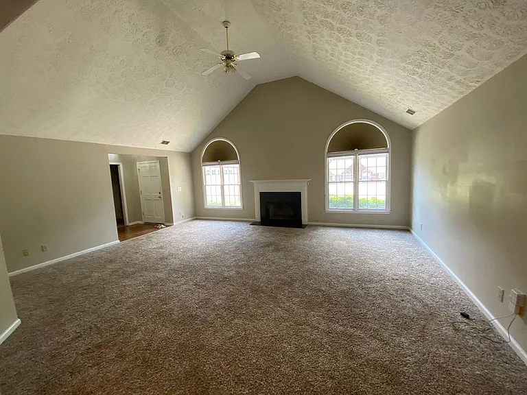 1405 Glenfield Dr — Photo 5