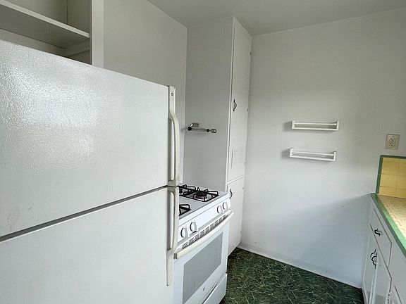 5th image of 4629-35 Hamilton St #4635
