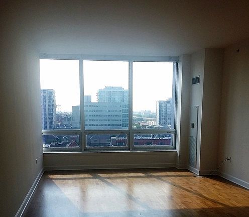 3rd image of 1901 S Calumet Ave #1010