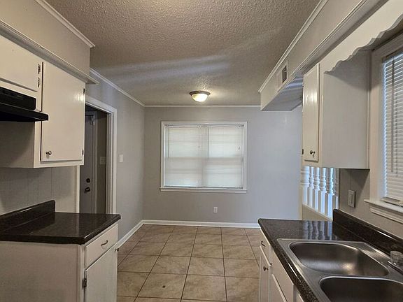 4th image of 3924 Mickey Dr
