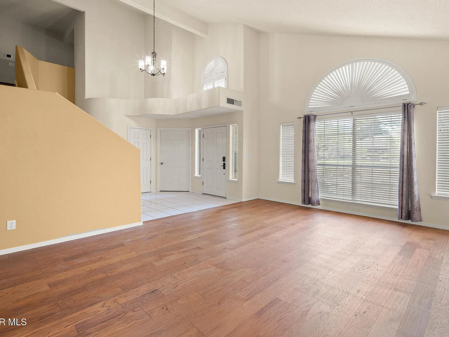 5 bed, 4.0 bath, 3296 sqft, $4,100 — Photo 3