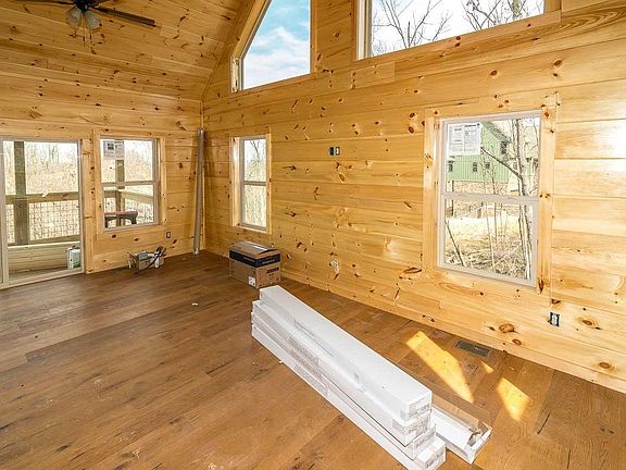 4th image of 807 Crestwood Ln Lot 385