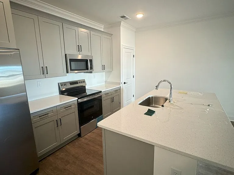 655 Cottage Grove Cir — Photo 10