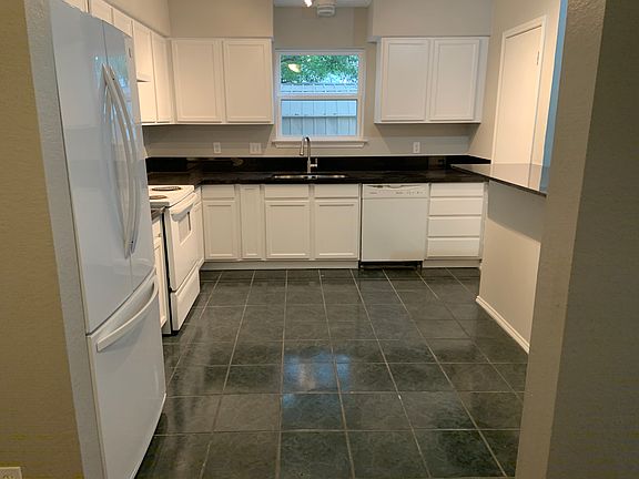 3rd image of 2643 Santa Barbara Dr