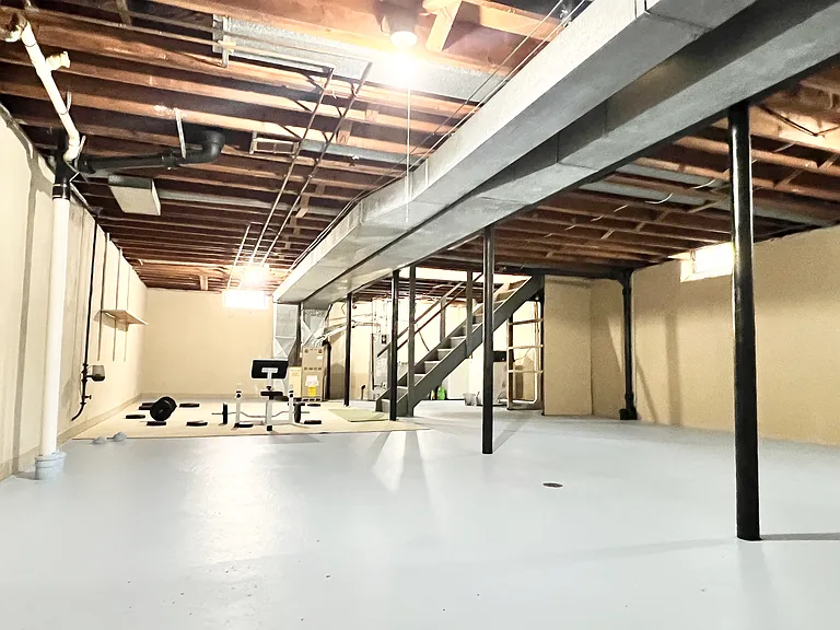 209 Wilson Dr — Photo 15