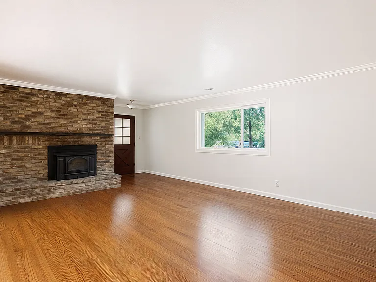 35 Sandra Ct — Photo 6