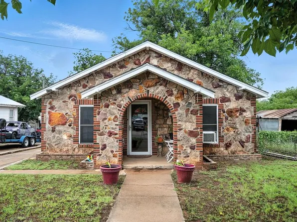 907 Bowie St, Sweetwater, TX 79556