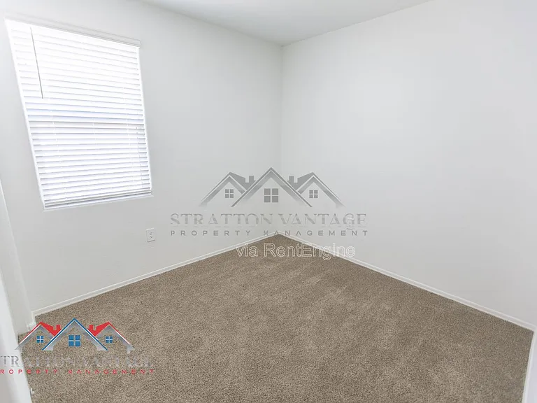 1330 W Hess Ave — Photo 23