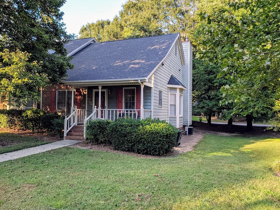 1232 Shadowbark Ct