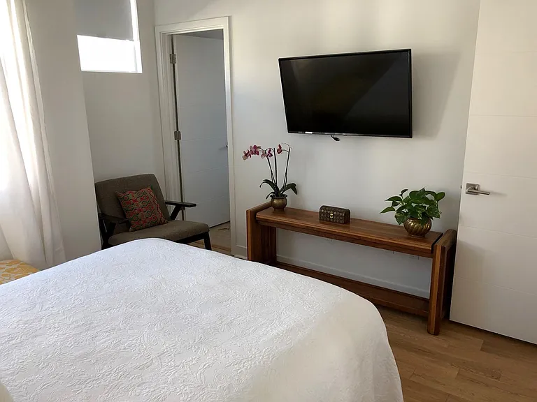 Second bedroom with TV