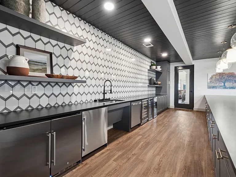 Promenade Apartments — Photo 19