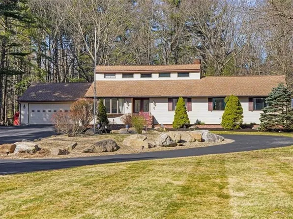 95 Oak Dell Cir, East Greenwich, RI 02818