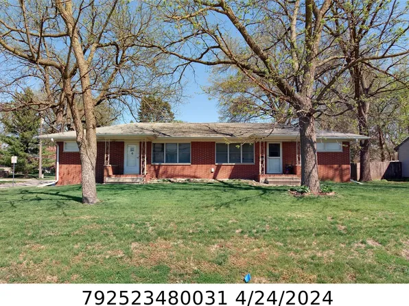 7217 Douglas Ave, Urbandale, IA 50322