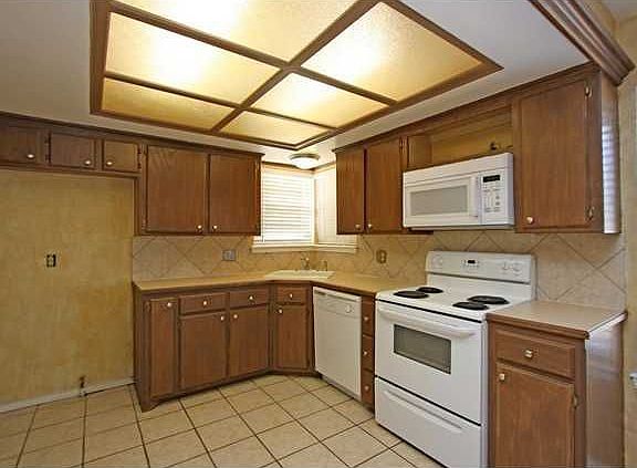 5th image of 1025 W Gladys Way