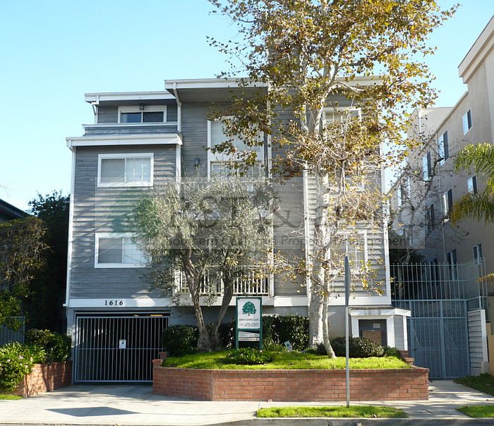 1st image of 1616 Barry Ave APT 102