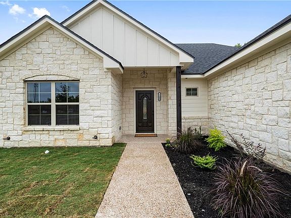 3rd image of 7000 Oxford Dr