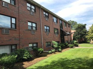 266 Grove St APT 4, Auburndale, MA 02466