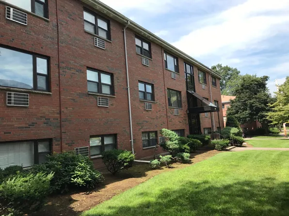 279 Grove St #7, Auburndale, MA 02466