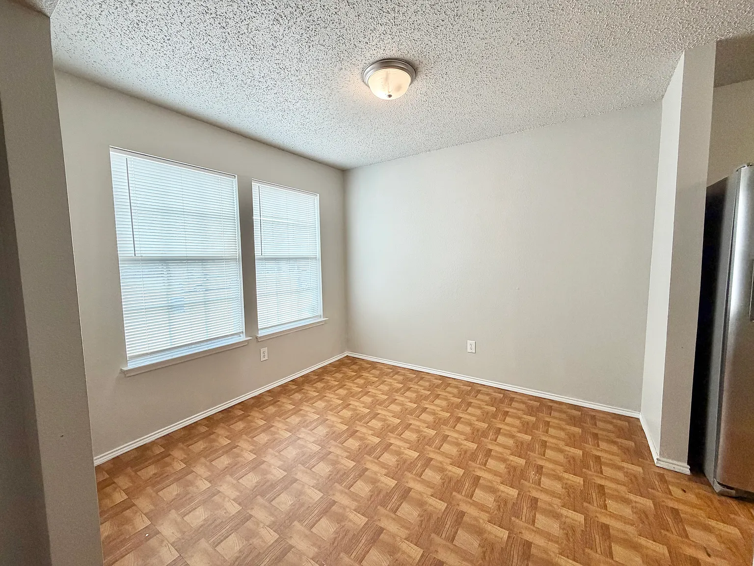 3 bed, 1369 sqft, $1,700 — Photo 3