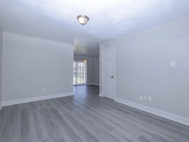 9834 Denning Dr — Photo 7