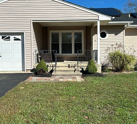*patio furniture included for tenant use*