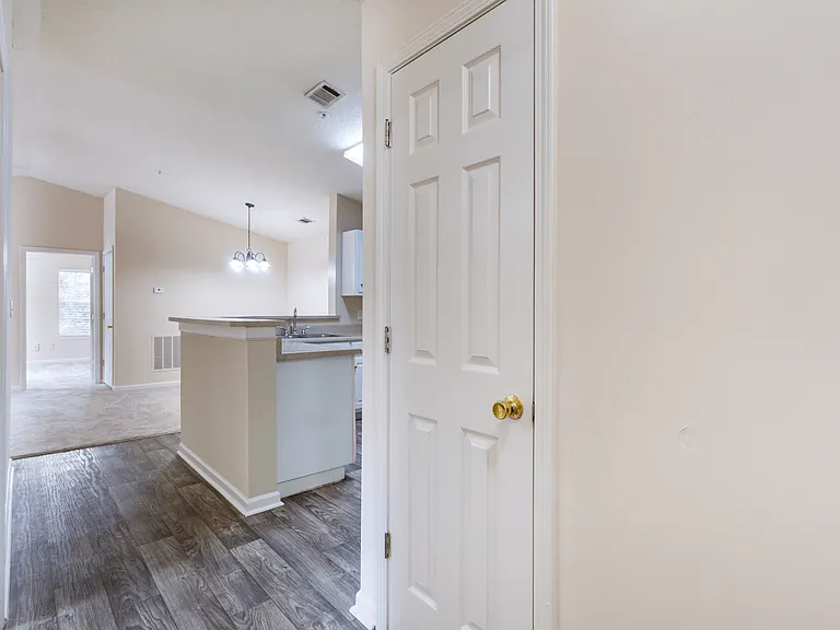 The Retreat at Grande Lake Apartments — Photo 31
