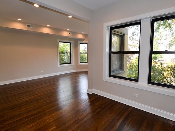 4th image of 527 W Barry Ave #33