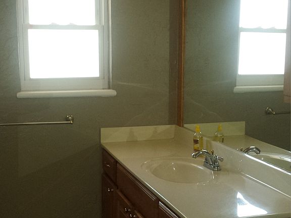 5th image of 3117 N Warren Ave