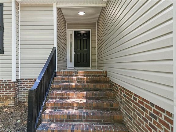 4th image of 129 Orville Dr