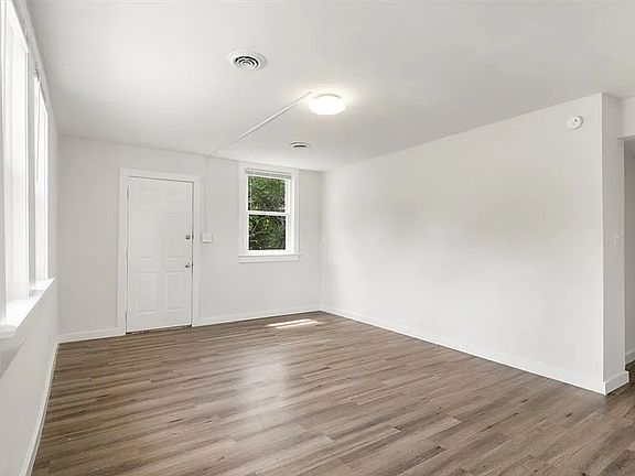 4th image of 731 Cameron St #1
