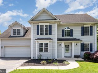 60 Oak Dr, Mount Wolf, PA 17347