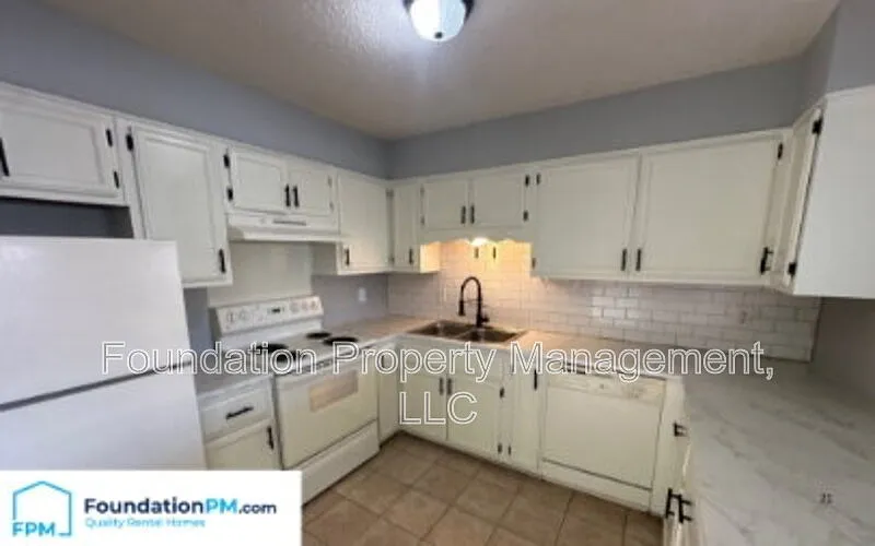 2 bed, 1.0 bath, 1000 sqft, $900 — Photo 3