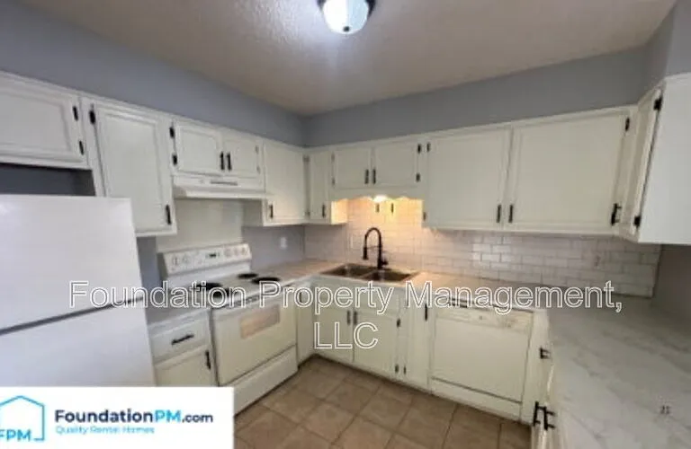 34 N Idlewild St #14 — Photo 3