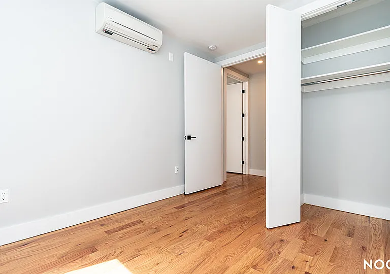 31-61 Vernon Blvd #1R — Photo 8