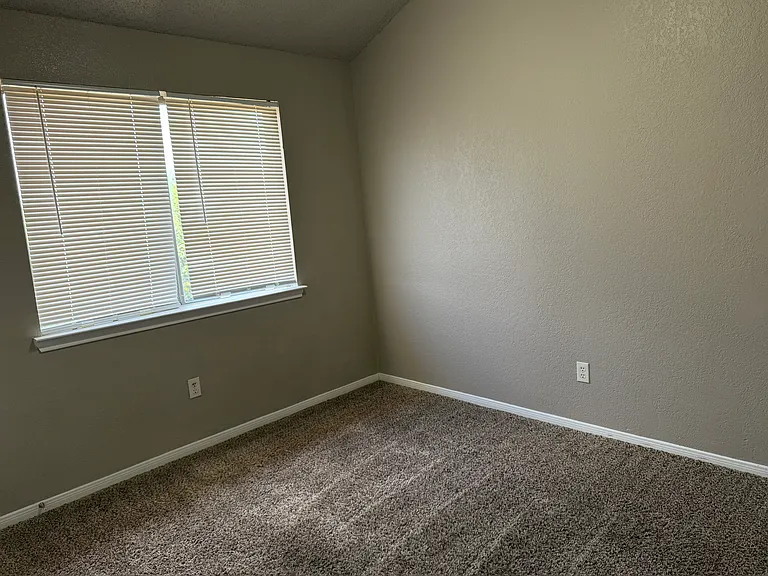 3208 Green Valley Dr — Photo 16