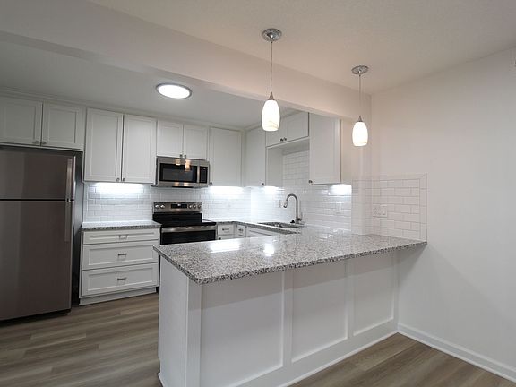 3rd image of 4455 Jefferson St #9