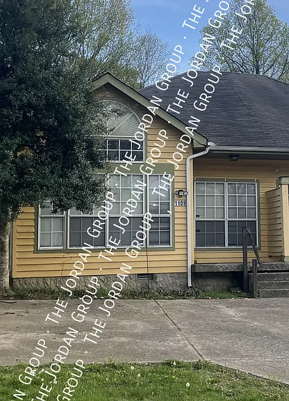 1109 Waggoner Ct W — Photo 1
