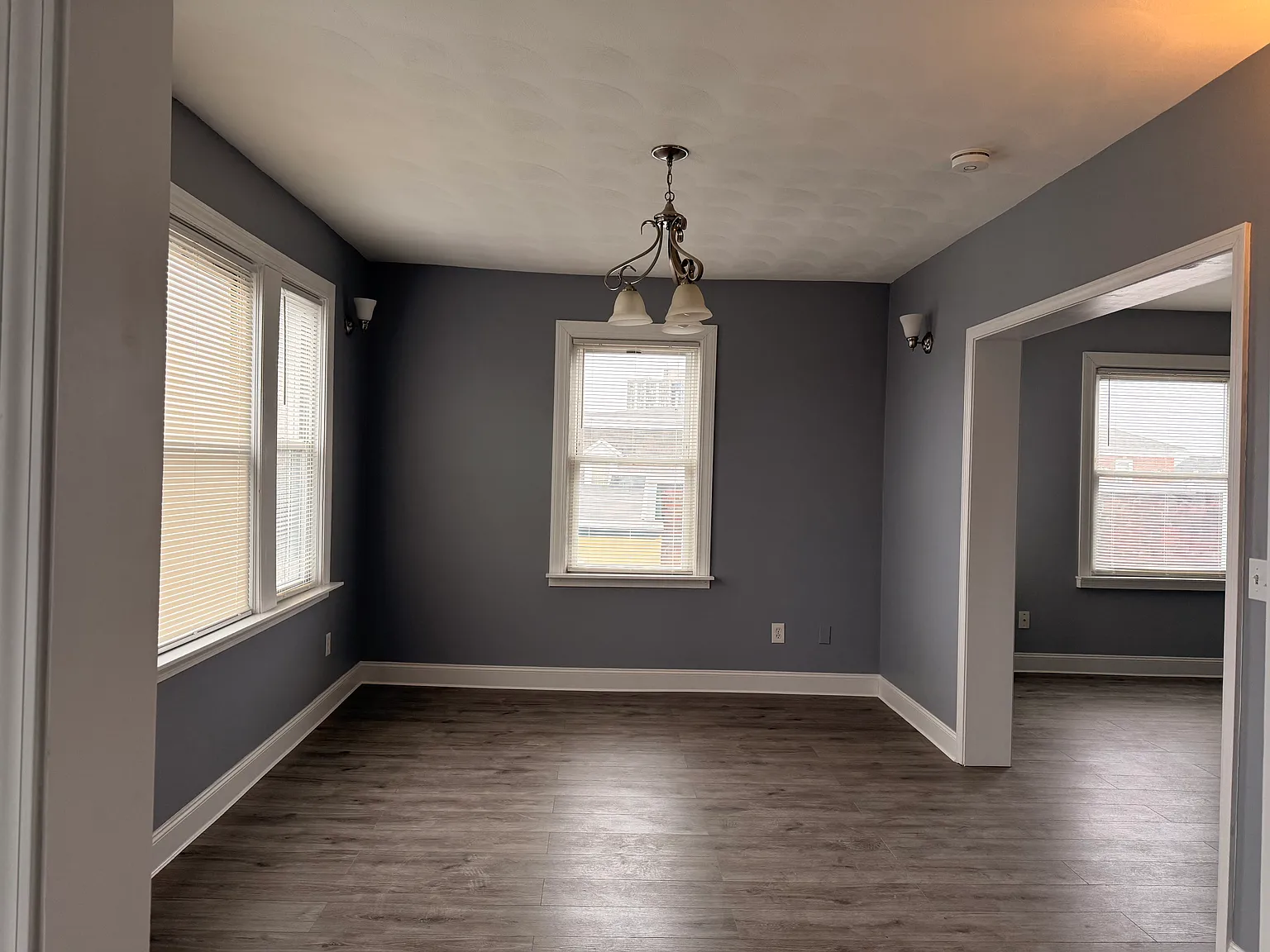 3 bed, 1600 sqft, $2,200 — Photo 2