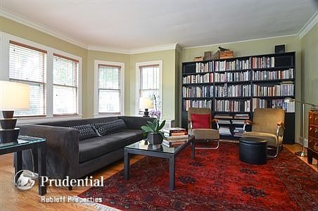 3rd image of 6701 N Rockwell St