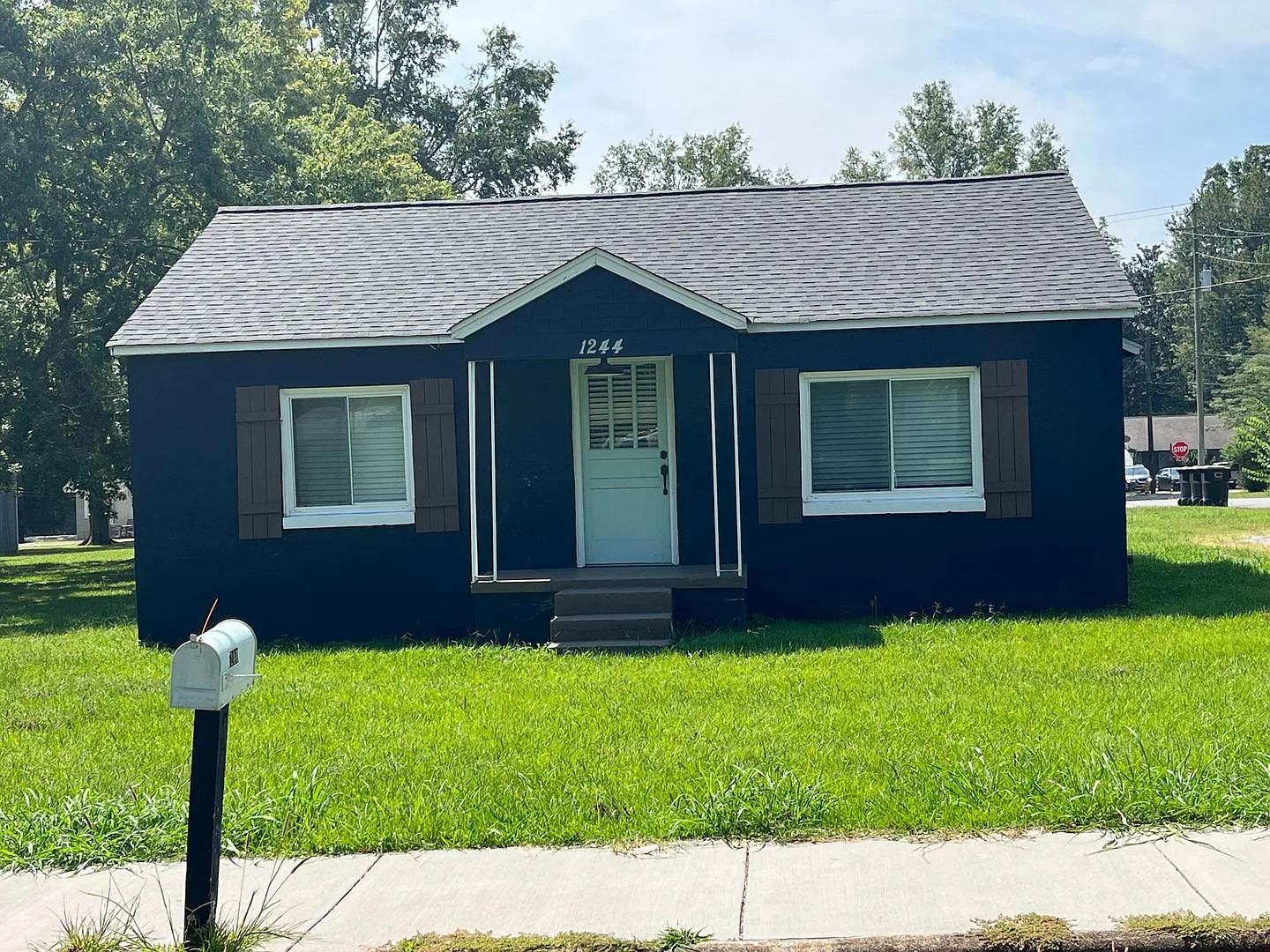 2 Bedroom 1 bath — Photo 1