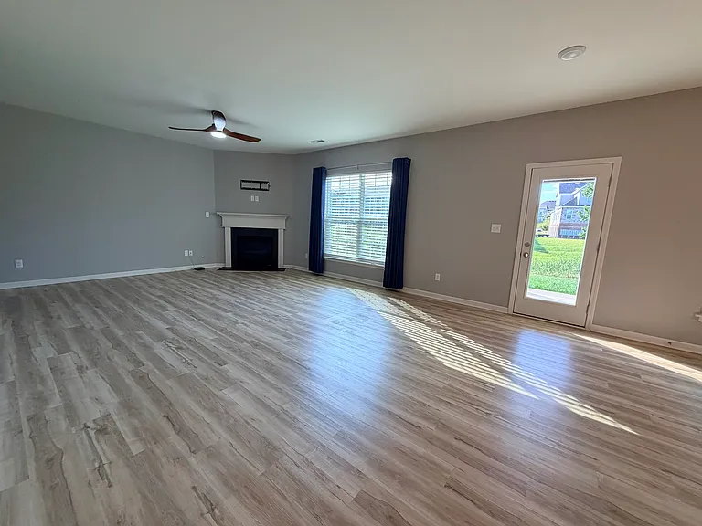 637 Dahlia Dr — Photo 3