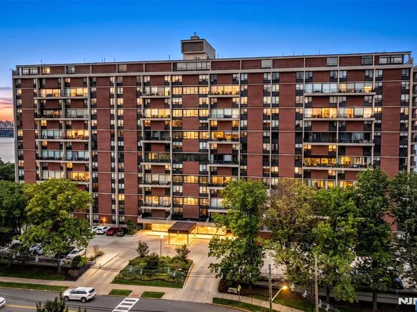 3 Horizon #1002, Fort Lee, NJ 07024