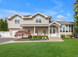 340 Woodbridge Ln, Jericho, NY 11753