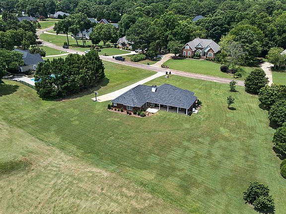 2nd image of 113 Prestwick Dr