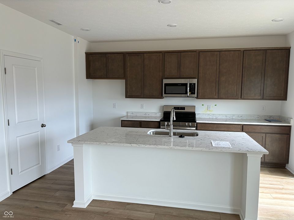2nd image of 8178 Clary Ln