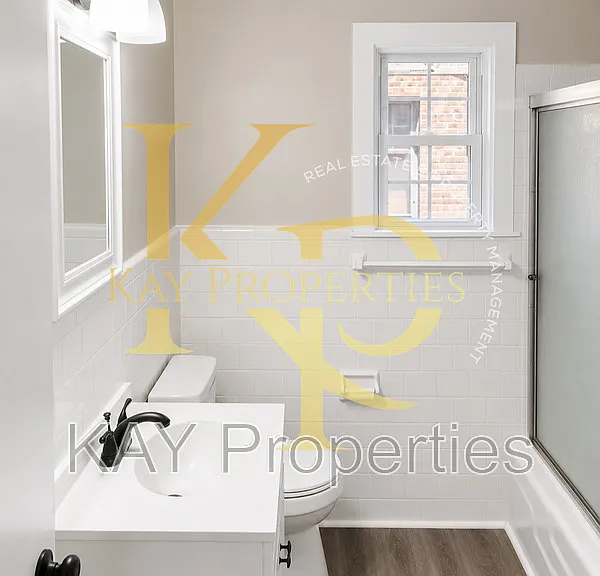 1200 E Holly St — Photo 16